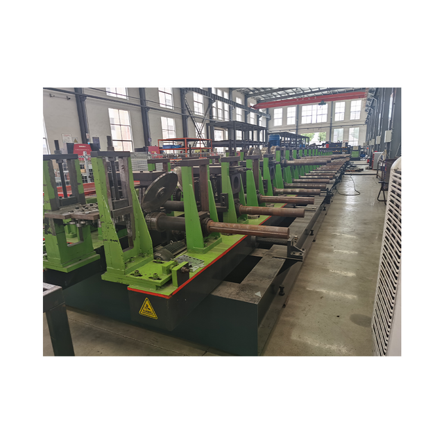 Rollo automático de acero perforado de la cubierta de la bandeja de cable de la bandeja de cable que forma la máquina de la producción